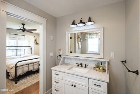 1040 John Alden Lane Schenectady NY 12306