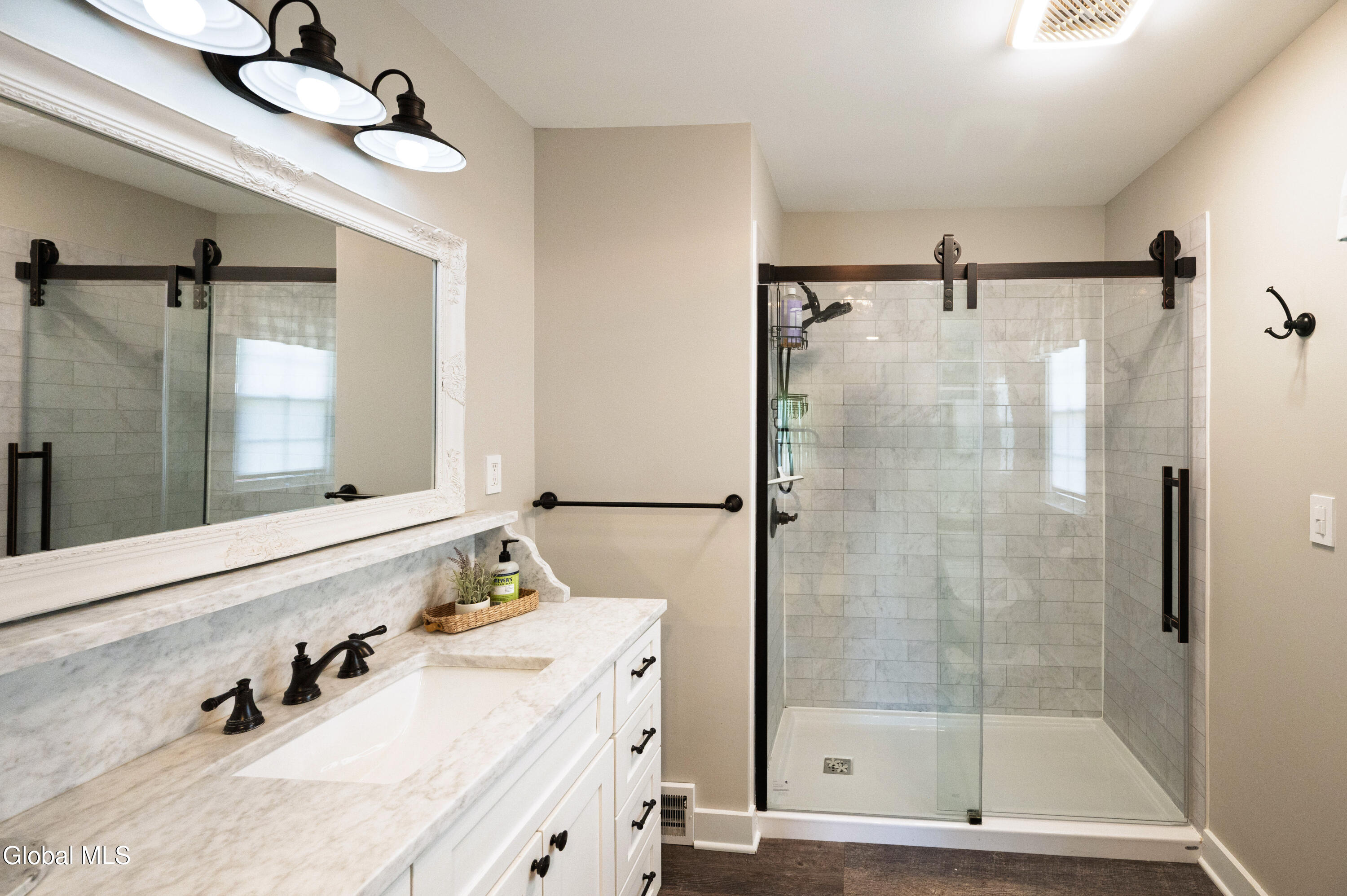 1040 John Alden Lane Schenectady NY 12306