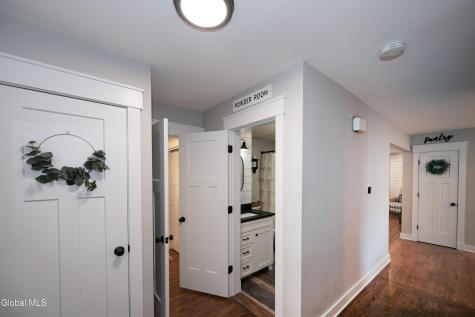 1040 John Alden Lane Schenectady NY 12306