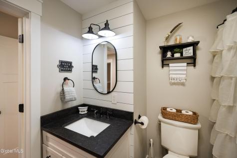 1040 John Alden Lane Schenectady NY 12306