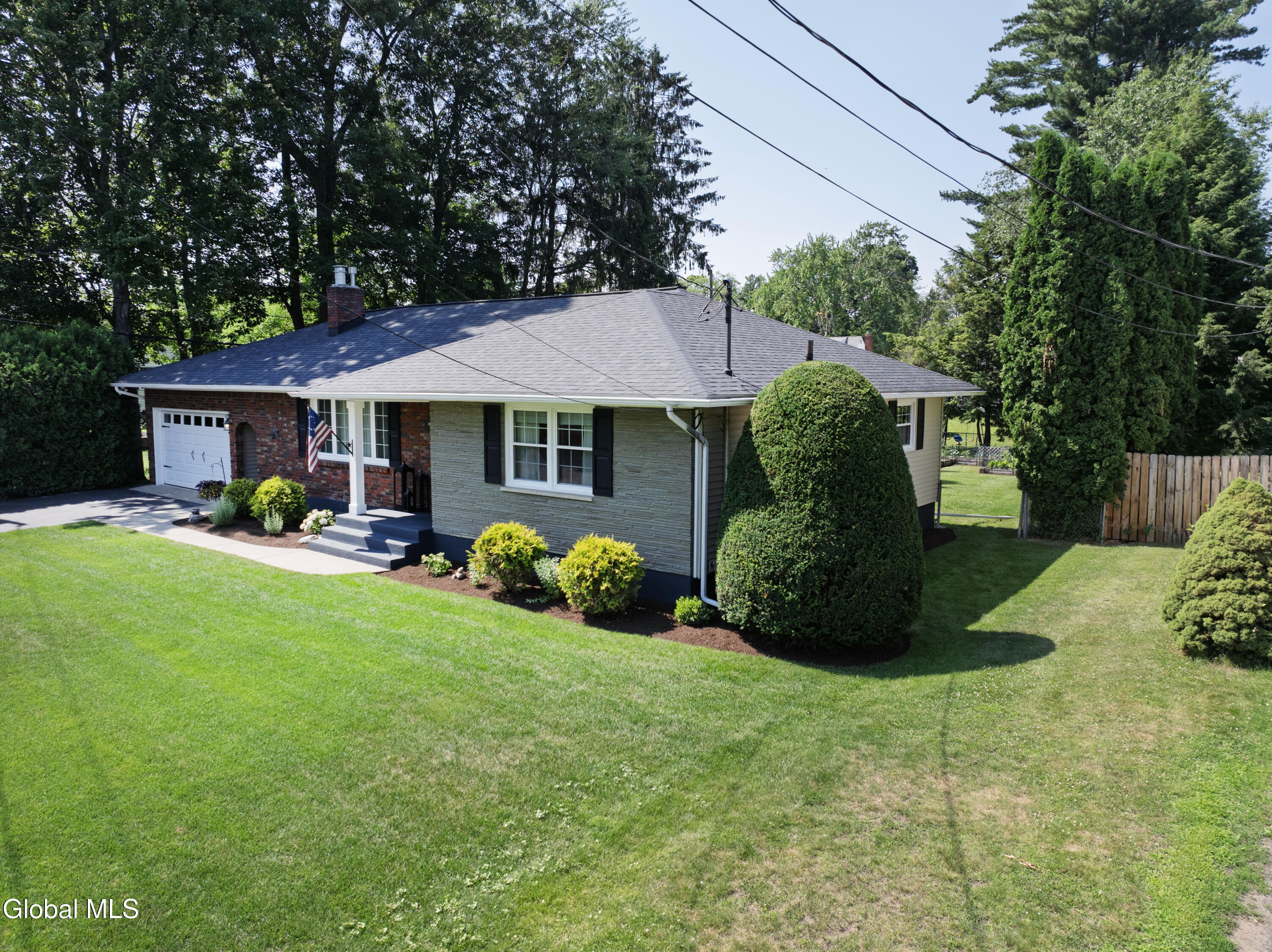 1040 John Alden Lane Schenectady NY 12306