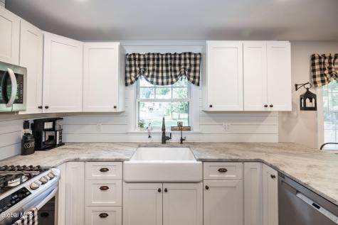 1040 John Alden Lane Schenectady NY 12306