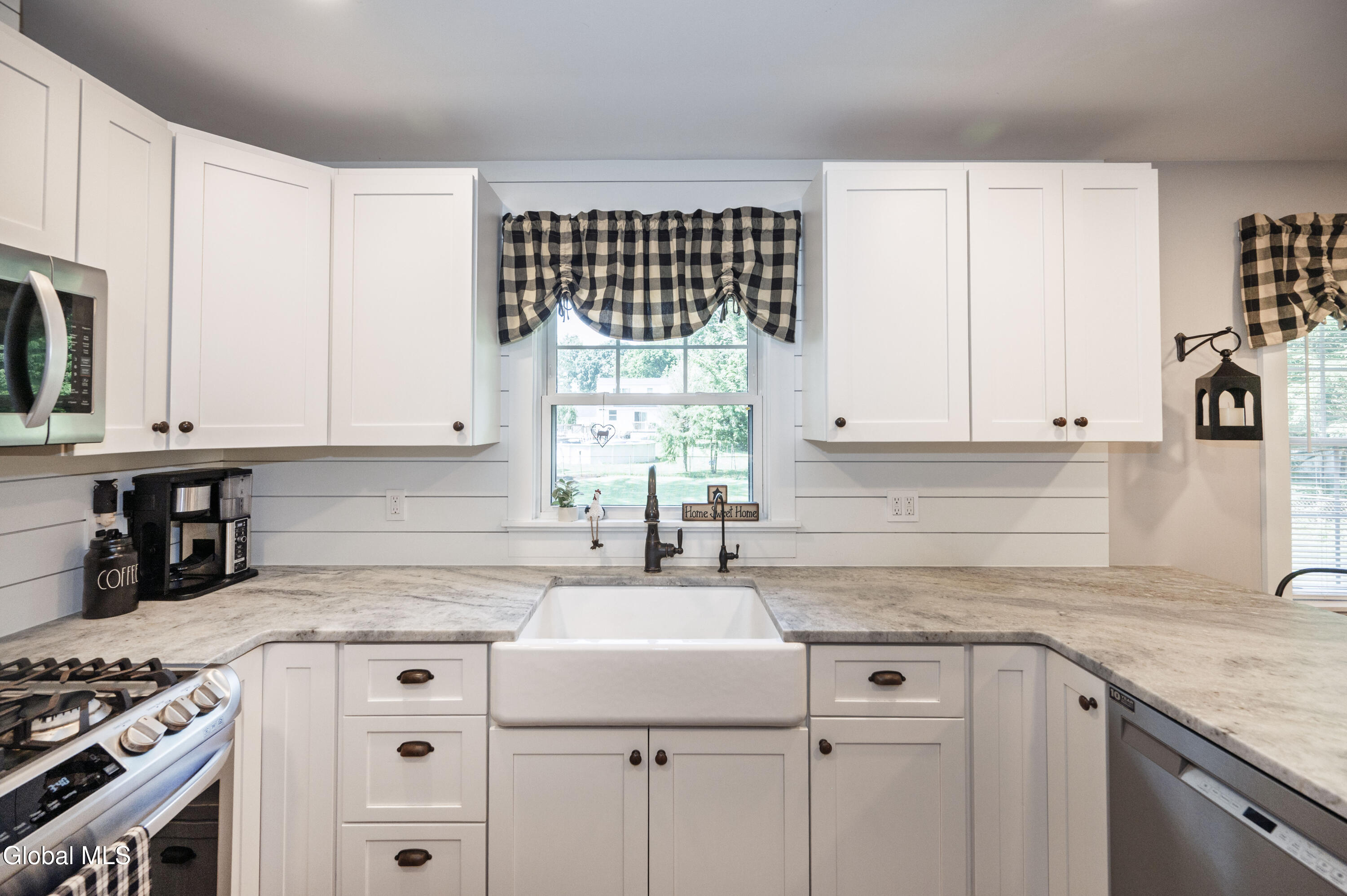 1040 John Alden Lane Schenectady NY 12306