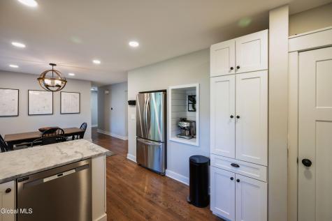 1040 John Alden Lane Schenectady NY 12306