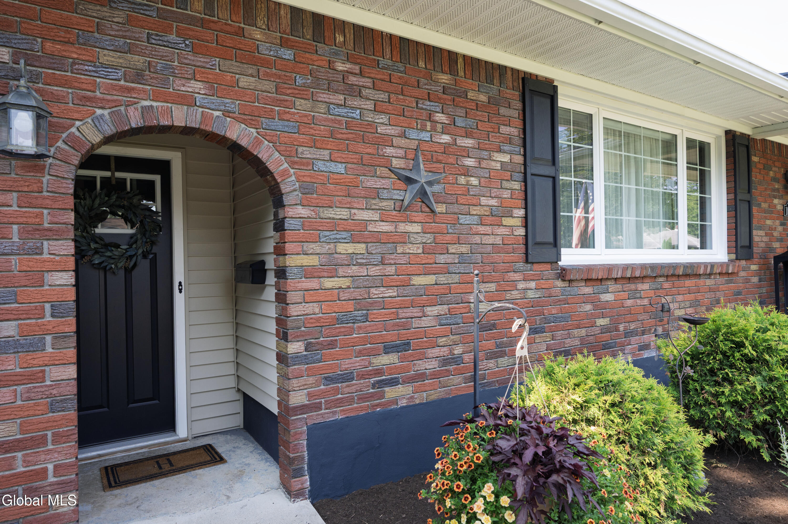 1040 John Alden Lane Schenectady NY 12306