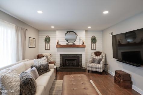 1040 John Alden Lane Schenectady NY 12306