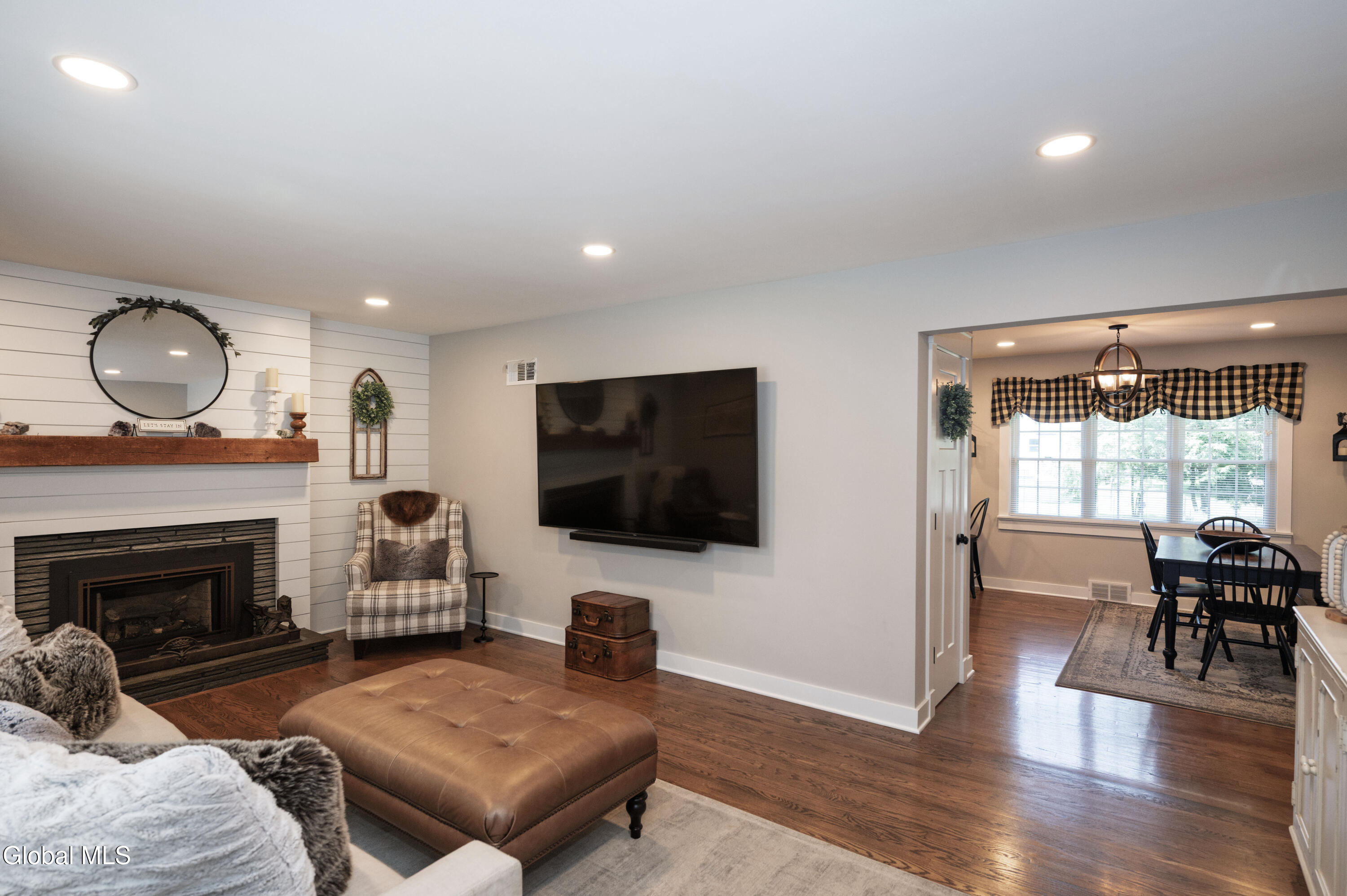 1040 John Alden Lane Schenectady NY 12306