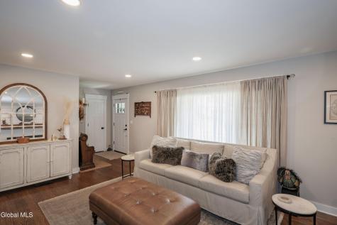1040 John Alden Lane Schenectady NY 12306