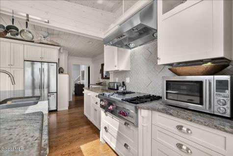 15 Burhans Place Delmar NY 12054