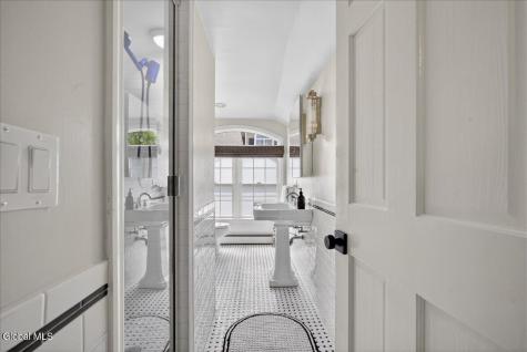 15 Burhans Place Delmar NY 12054