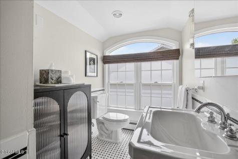 15 Burhans Place Delmar NY 12054
