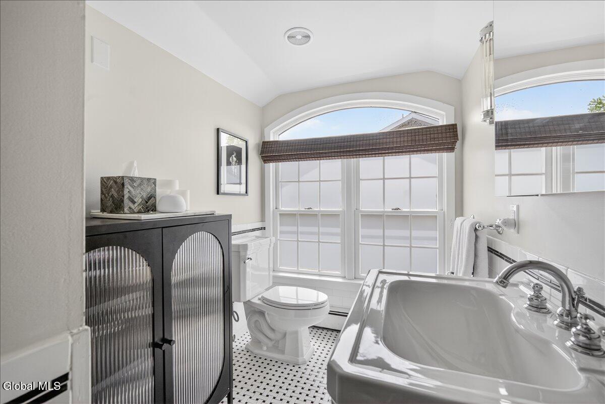 15 Burhans Place Delmar NY 12054