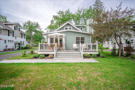 15 Burhans Place Delmar NY 12054