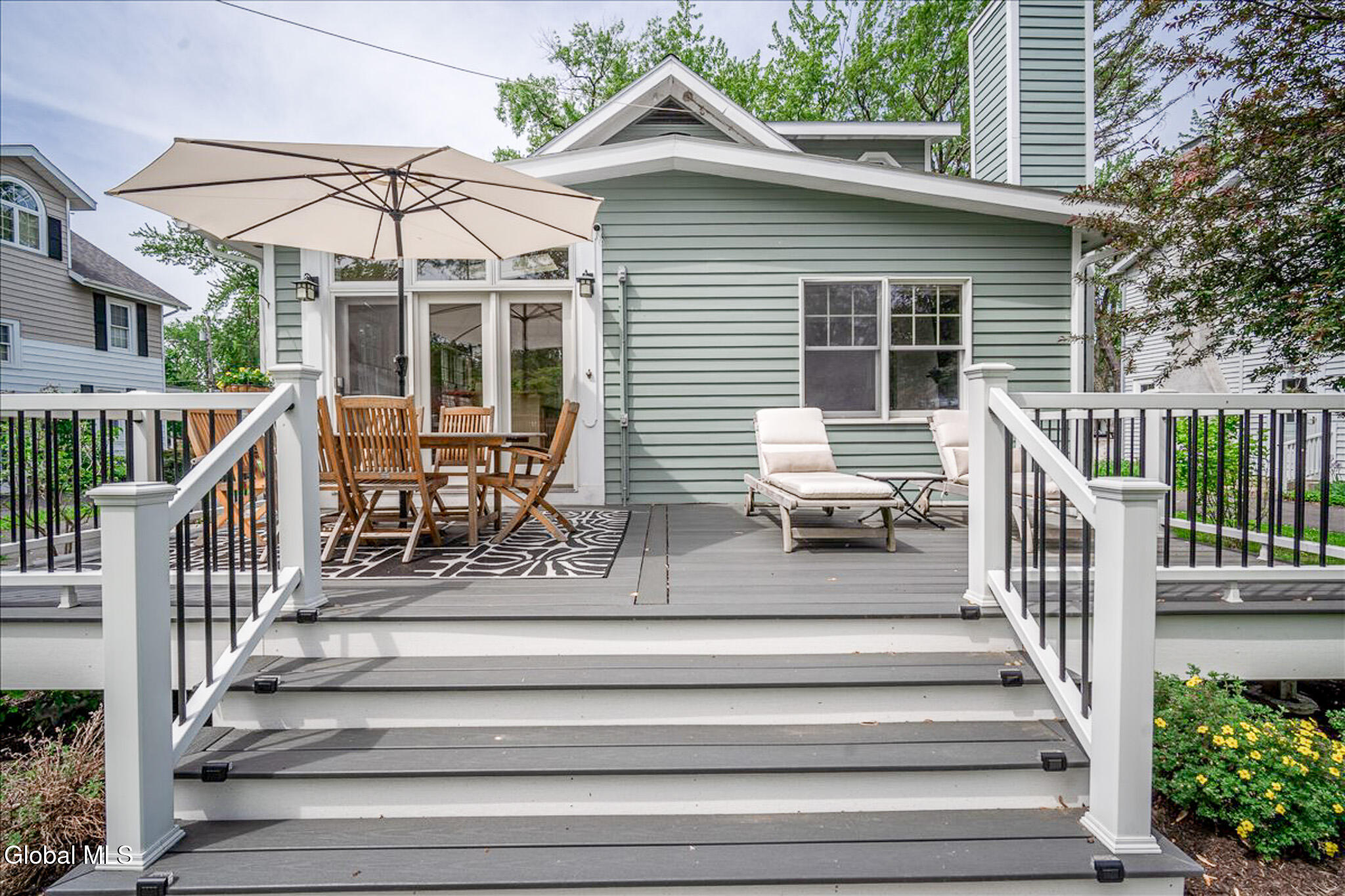 15 Burhans Place Delmar NY 12054