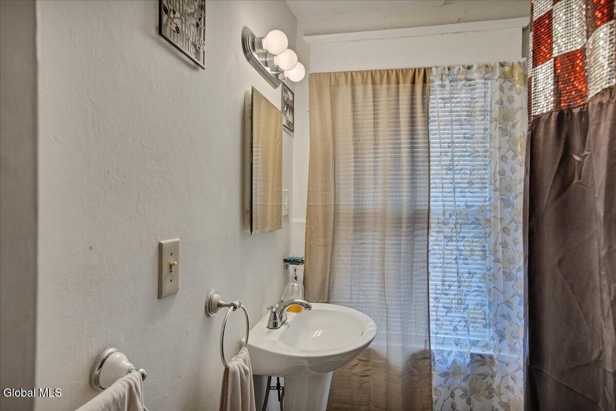 1864 Ferndale Avenue Schenectady NY 12306