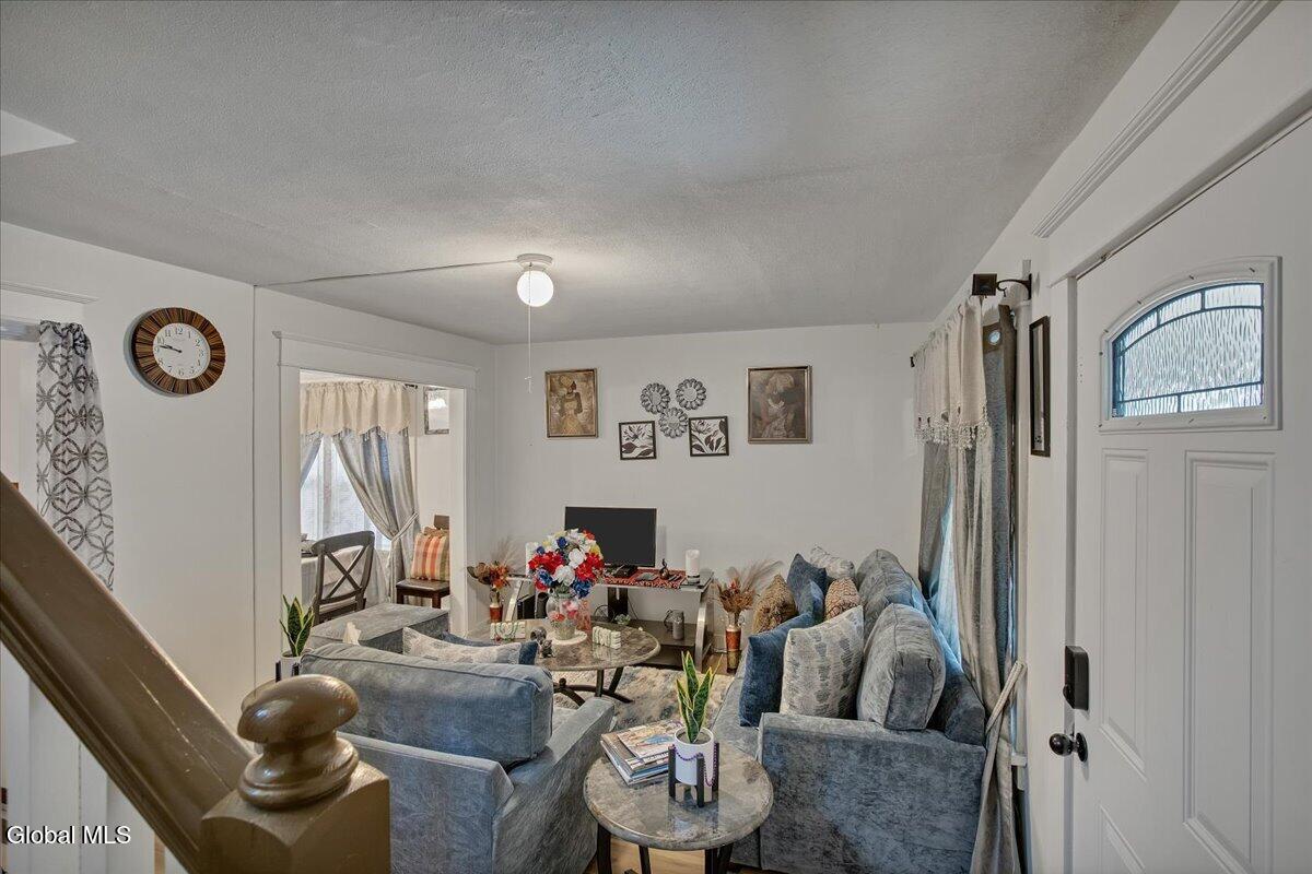 1864 Ferndale Avenue Schenectady NY 12306