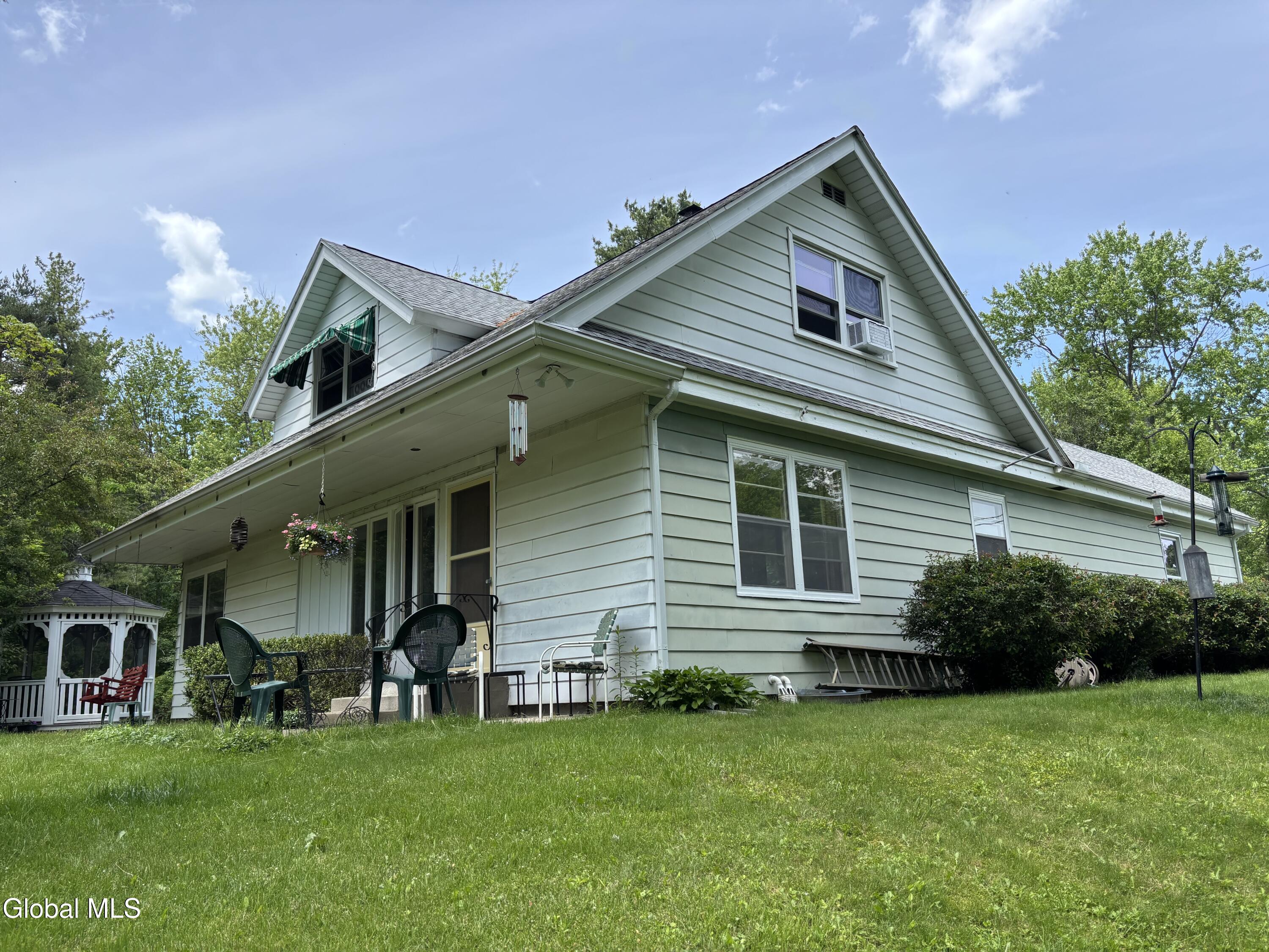 27 Rutherford Road West Sand Lake NY 12196