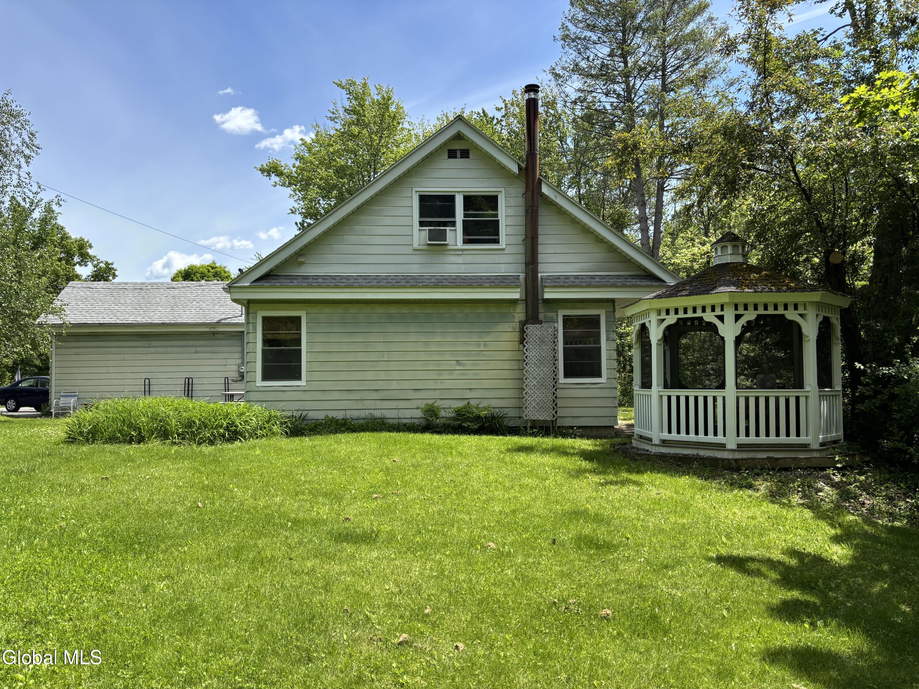 27 Rutherford Road West Sand Lake NY 12196
