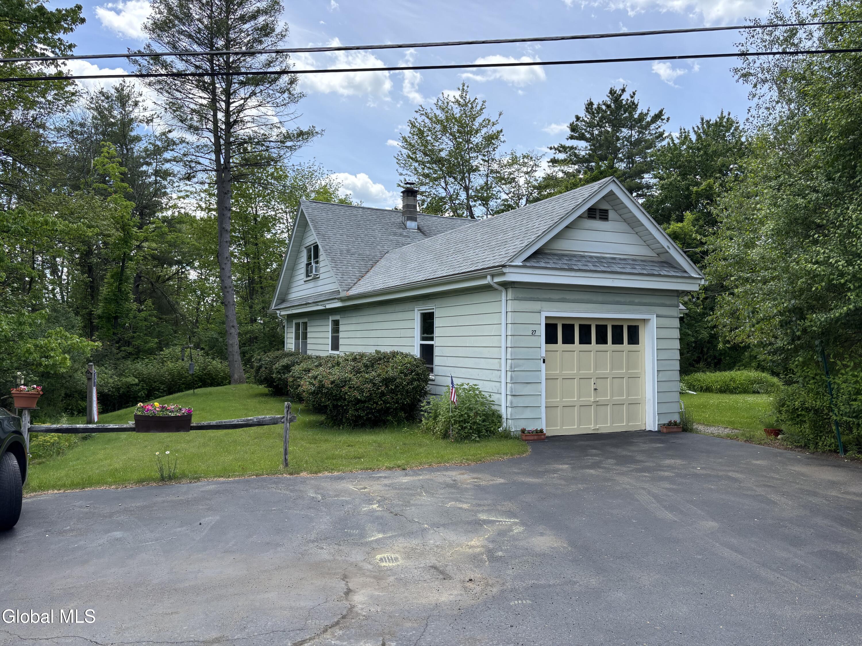 27 Rutherford Road West Sand Lake NY 12196