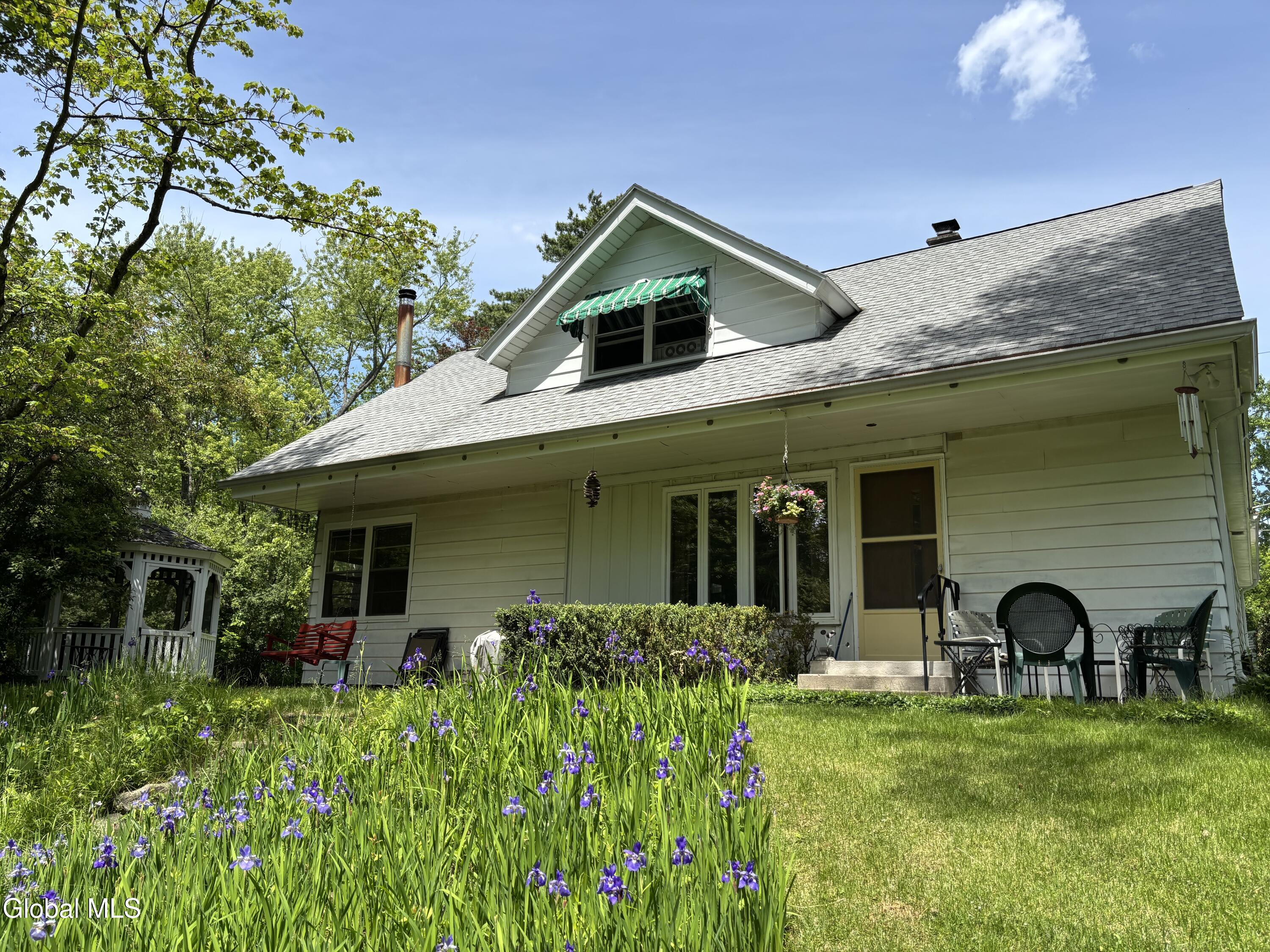 27 Rutherford Road West Sand Lake NY 12196