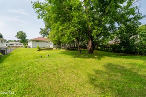 6 Huckleberry Lane Albany NY 12205