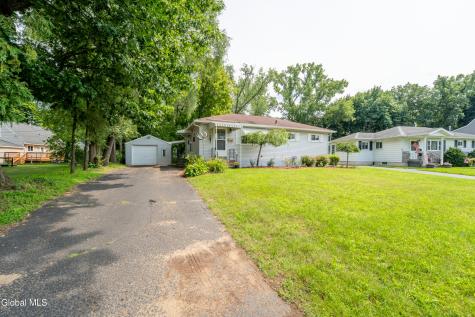 6 Huckleberry Lane Albany NY 12205