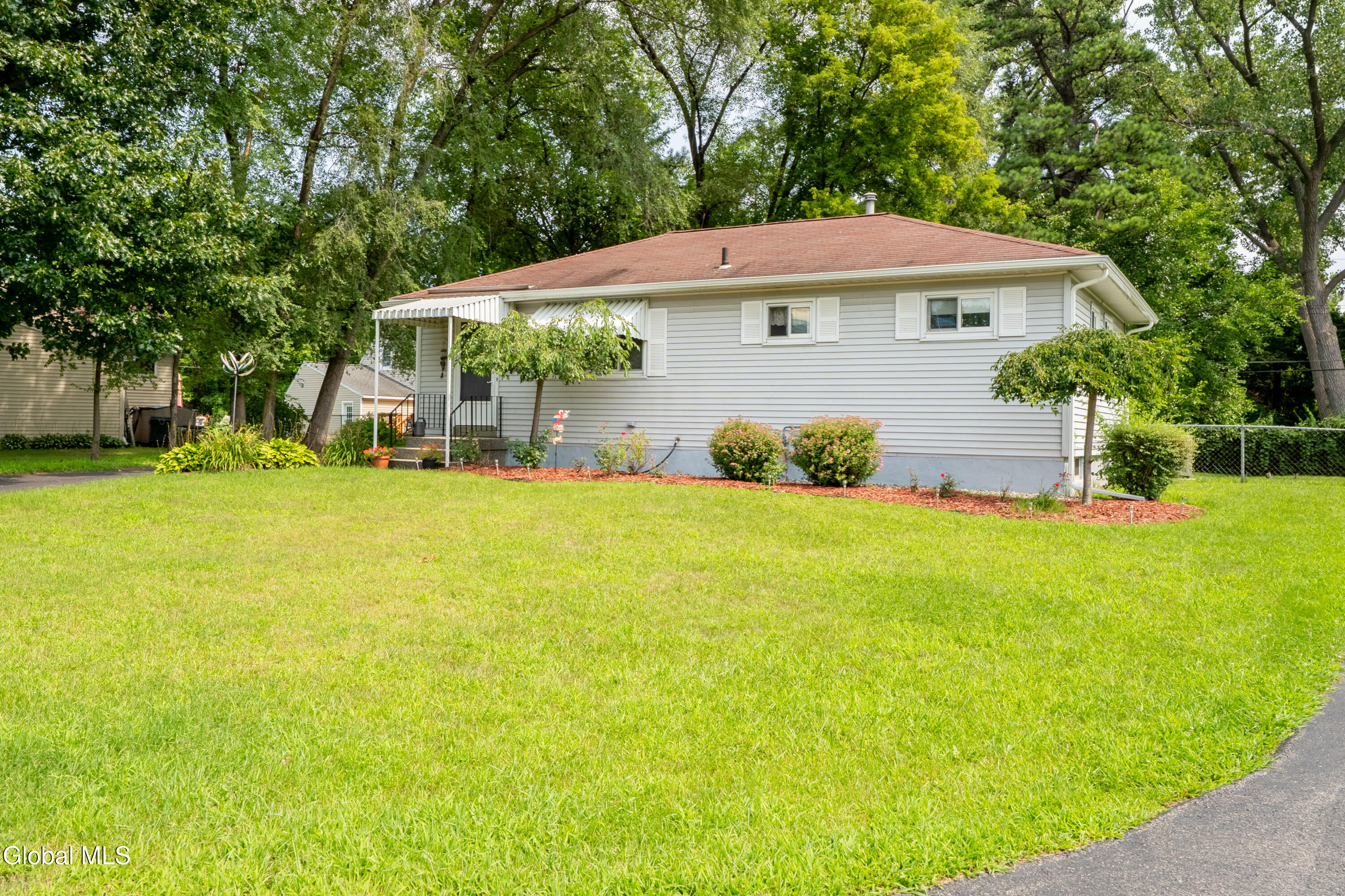 6 Huckleberry Lane Albany NY 12205