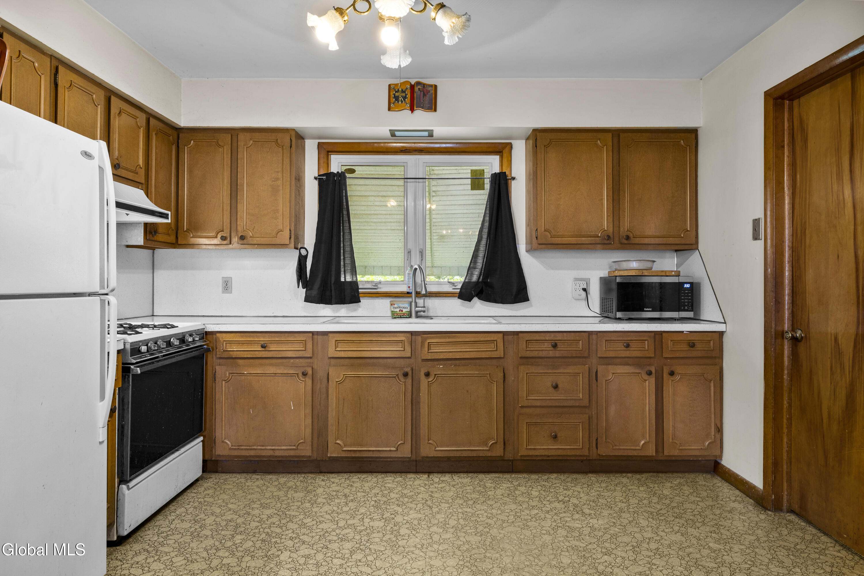 1253 Van Cortland Street Schenectady NY 12303