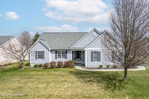 22 Gladstone Circle Mechanicville NY 12118