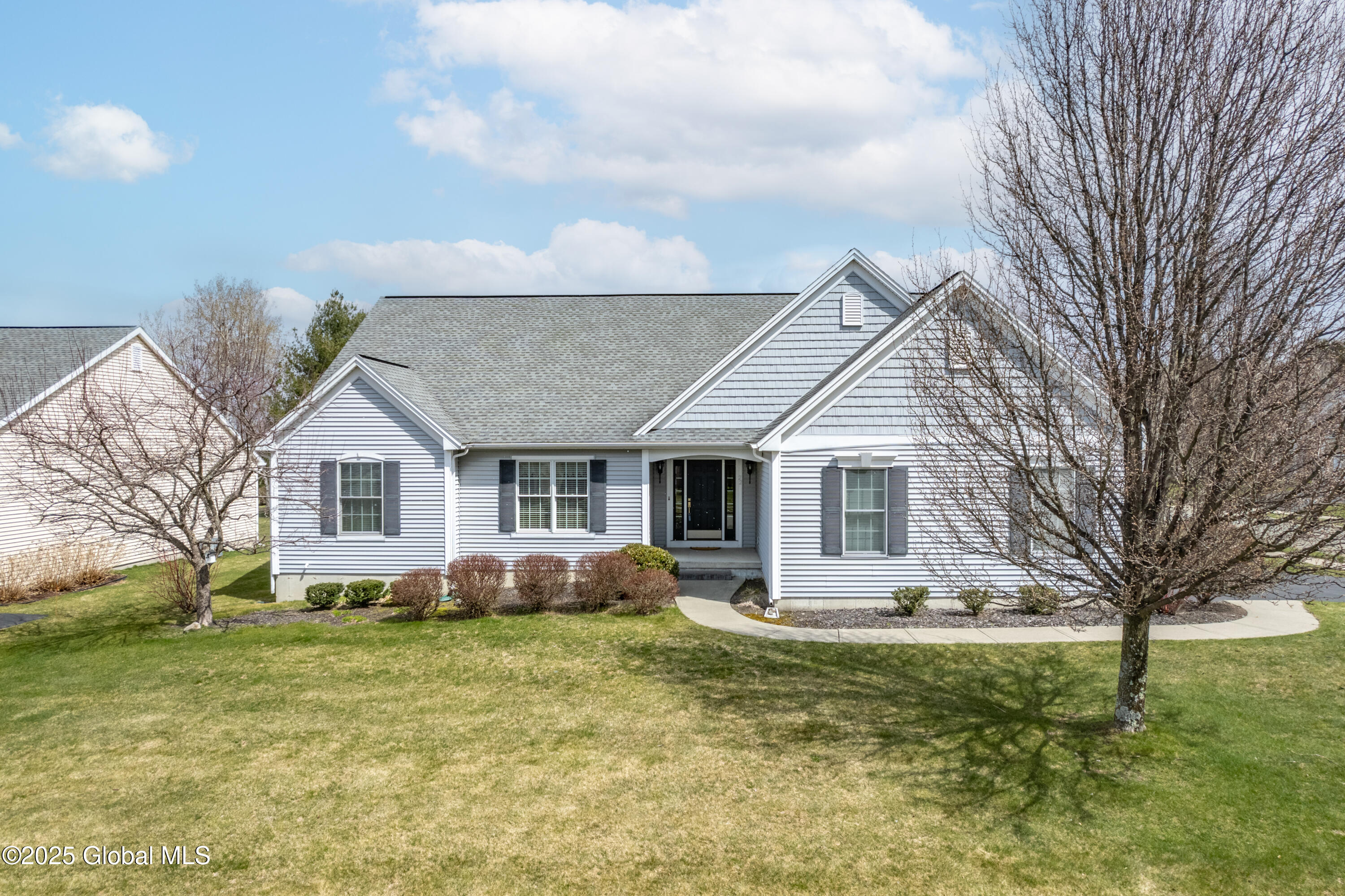 22 Gladstone Circle Mechanicville NY 12118