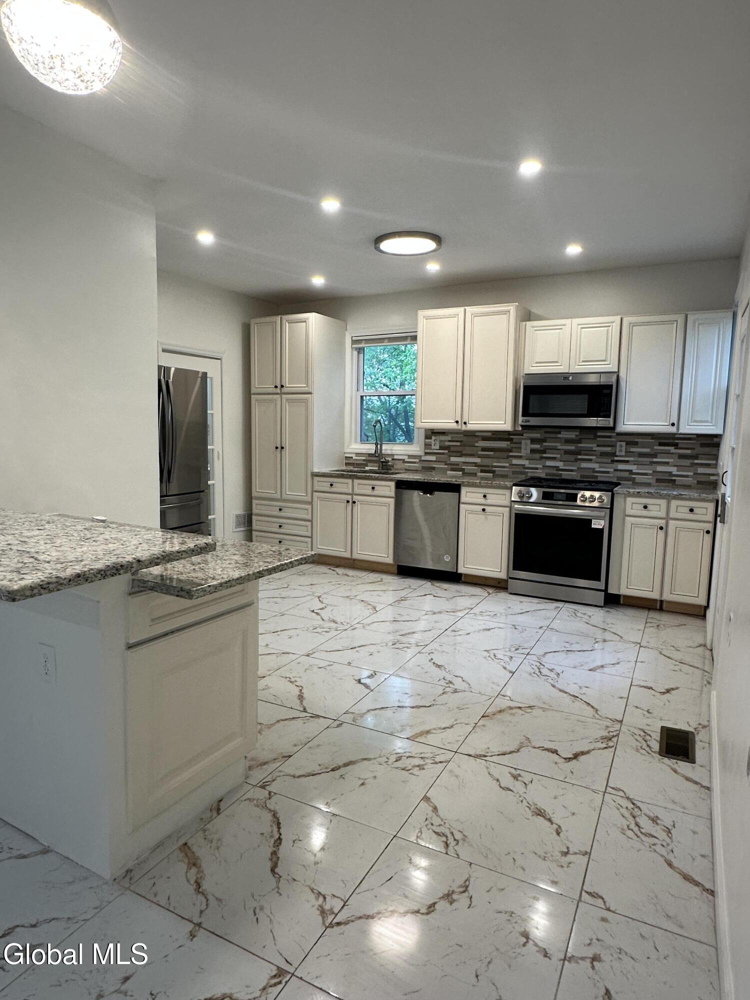 11 Parkis Street Rotterdam Junction NY 12150