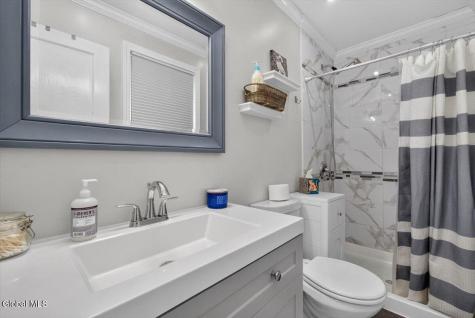 124 Gifford Road Schenectady NY 12304