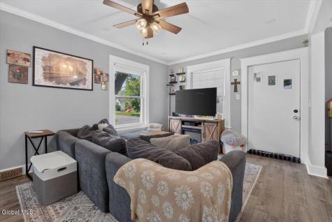 124 Gifford Road Schenectady NY 12304