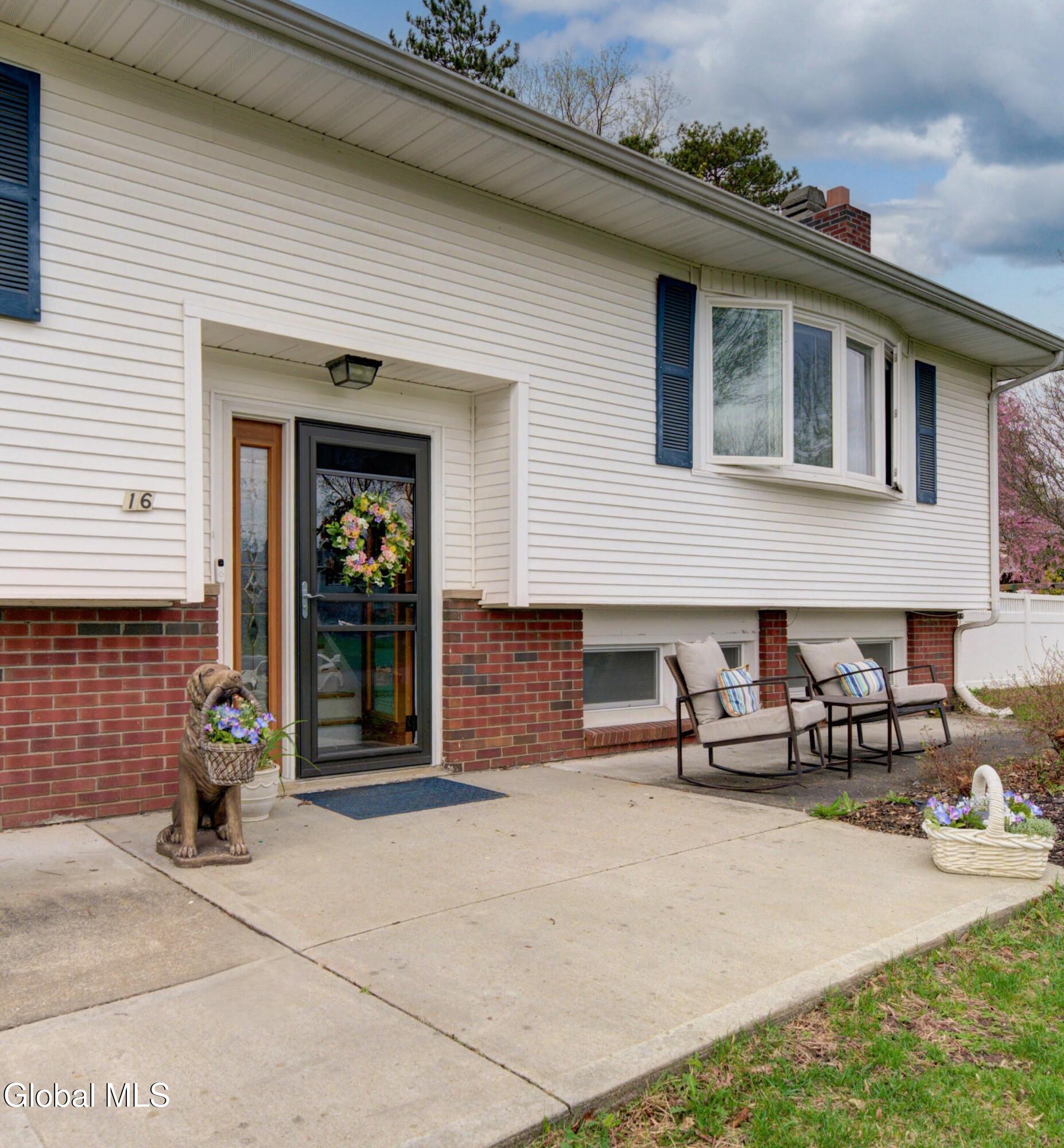 16 Vatrano Lane Loudonville NY 12211