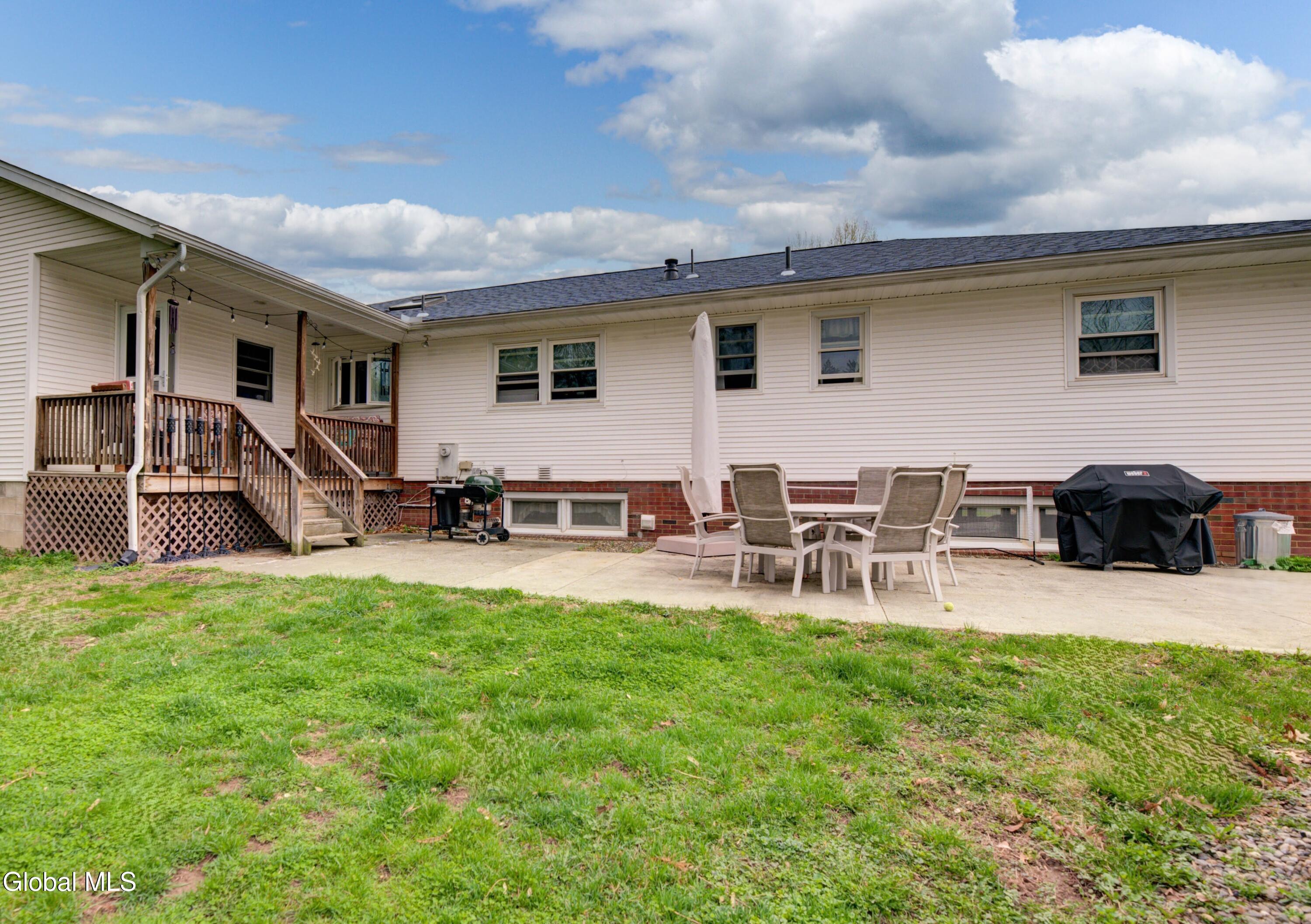 16 Vatrano Lane Loudonville NY 12211
