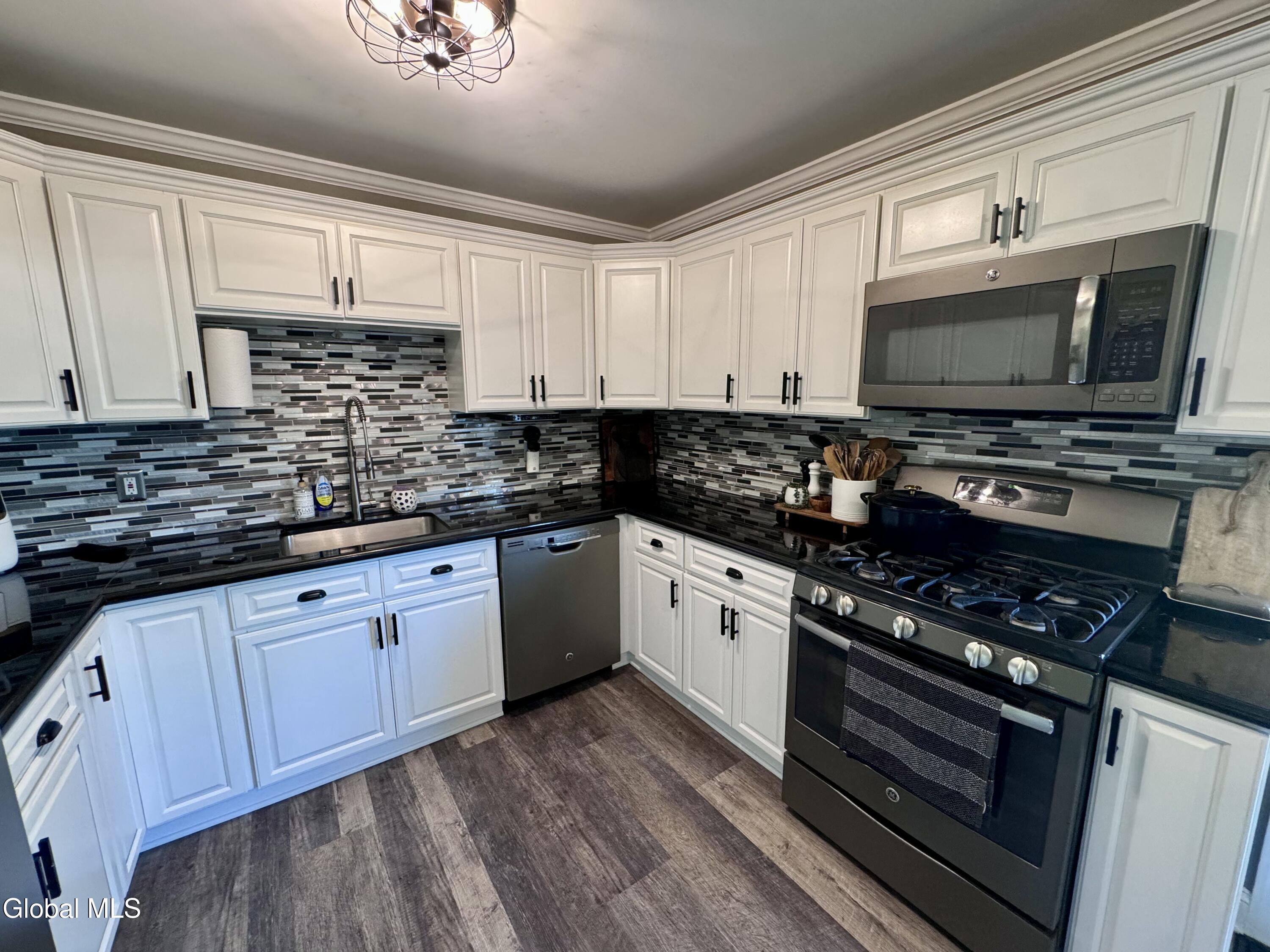 34 Venus Drive Loudonville NY 12211