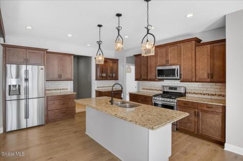 19 Berkeley Way Saratoga Springs NY 12866