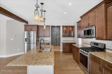 19 Berkeley Way Saratoga Springs NY 12866