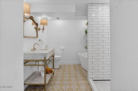 19 Berkeley Way Saratoga Springs NY 12866