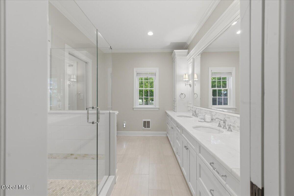 709 Waldens Pond Road Albany NY 12203