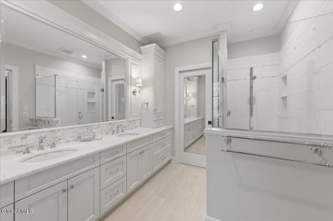 709 Waldens Pond Road Albany NY 12203