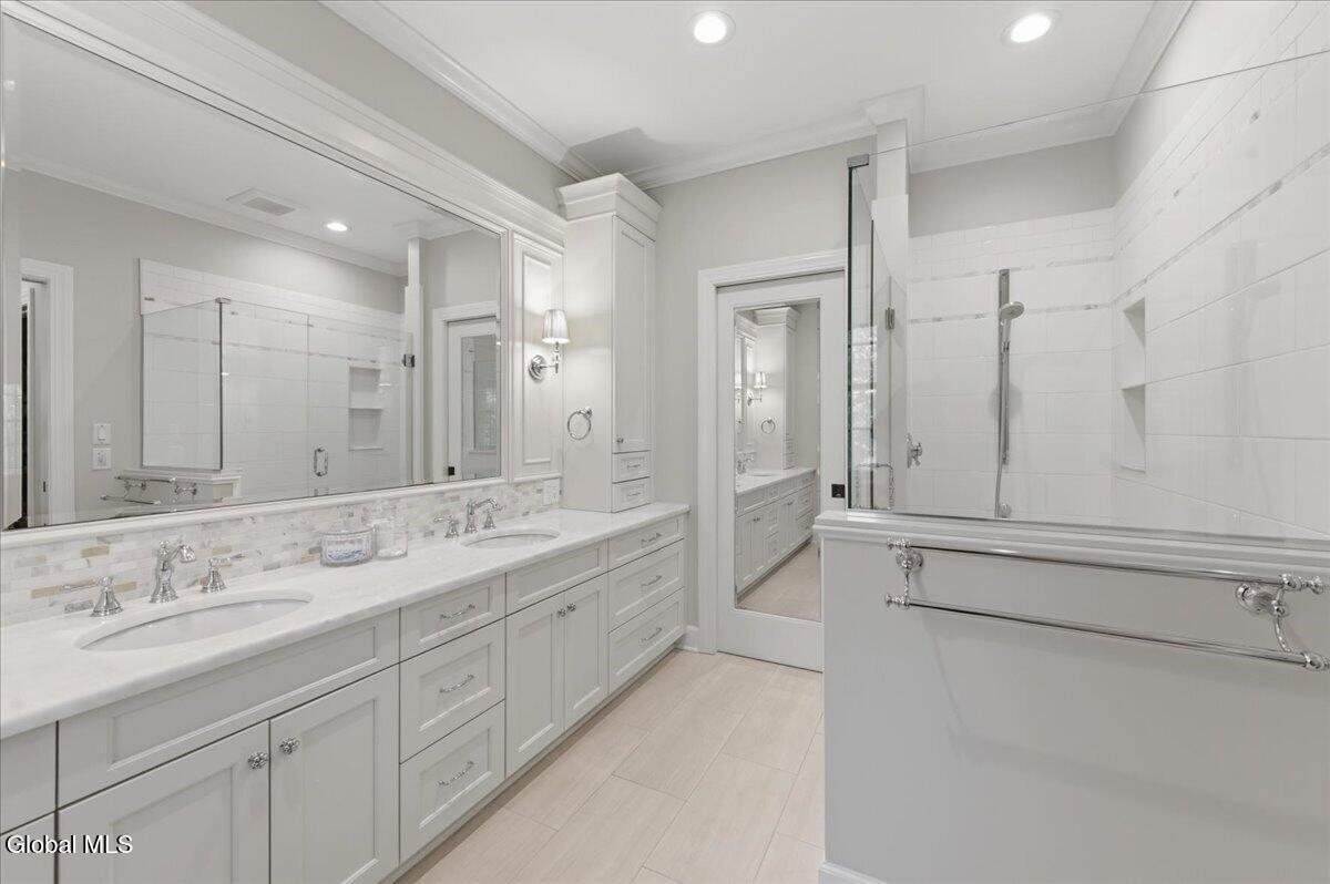 709 Waldens Pond Road Albany NY 12203