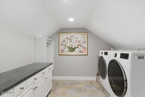 709 Waldens Pond Road Albany NY 12203