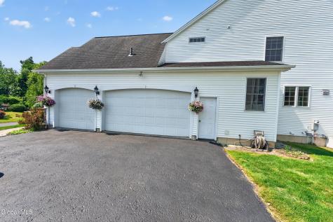 42 S Outlook Drive Halfmoon NY 12118