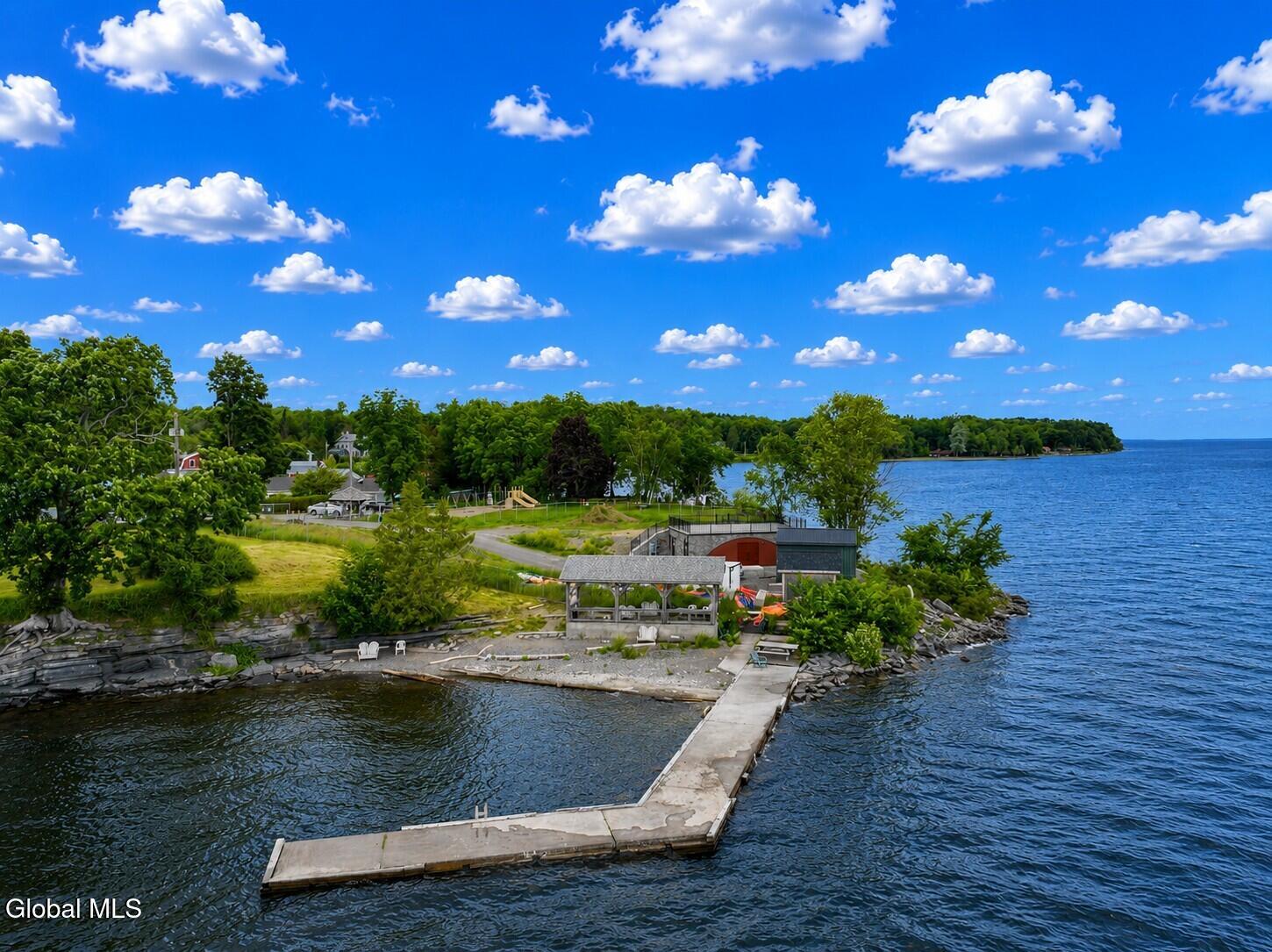 29 Beggs Point Street Essex NY 12936