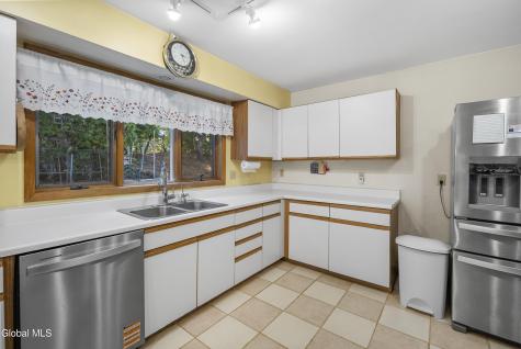 102 Old Coach Road Clifton Park NY 12065