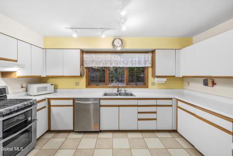 102 Old Coach Road Clifton Park NY 12065