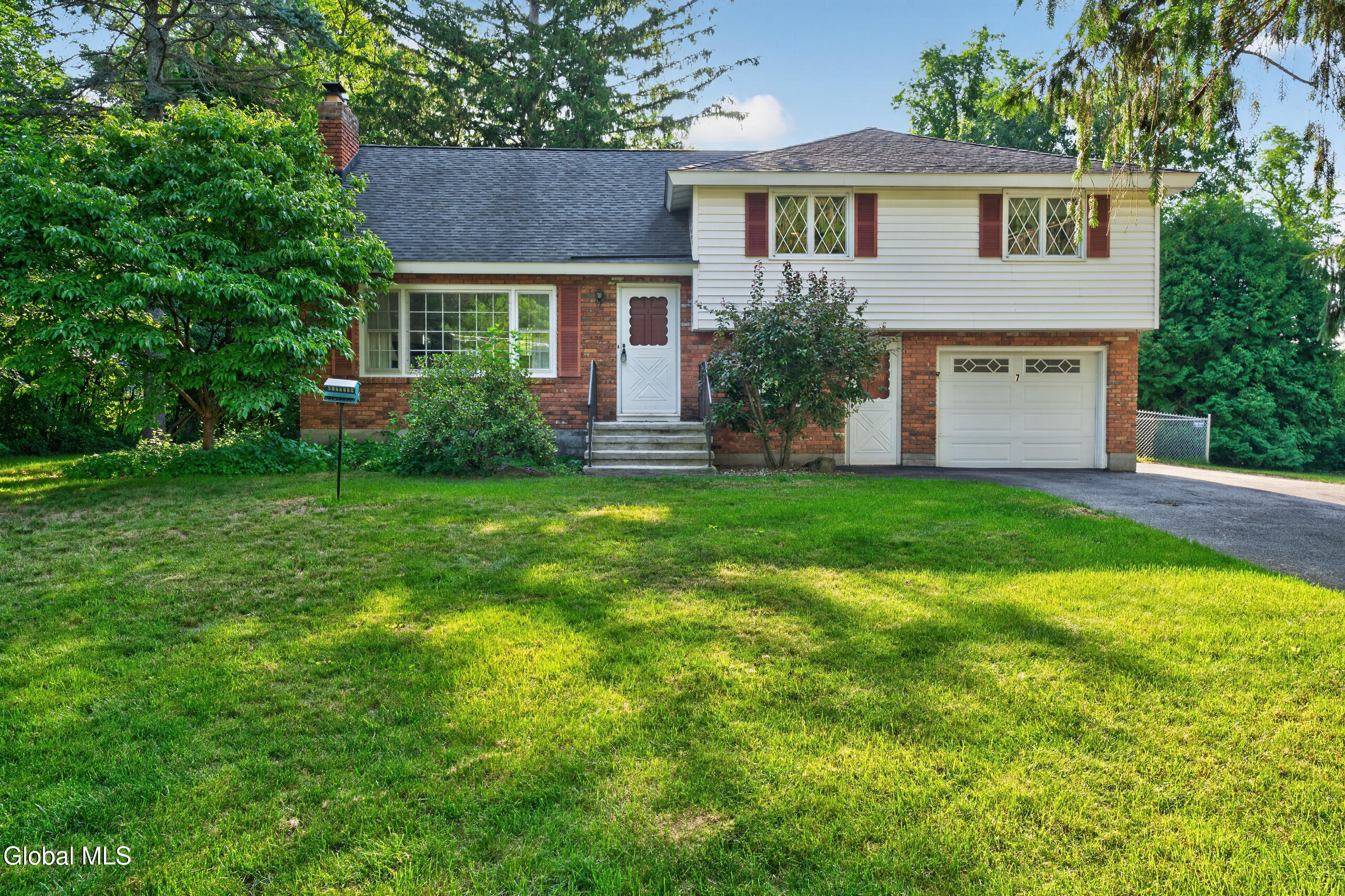 7 Lace Lane Clifton Park NY 12065