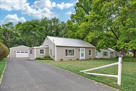 10 Westbrook Drive Nassau NY 12123