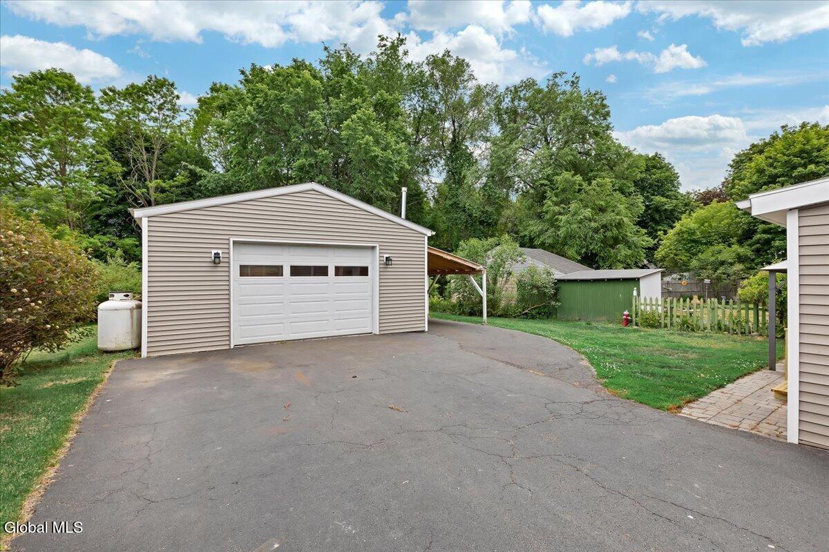 10 Westbrook Drive Nassau NY 12123